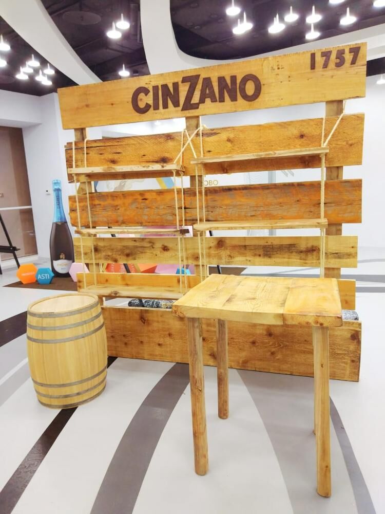 Рекламная стойка CINZANO