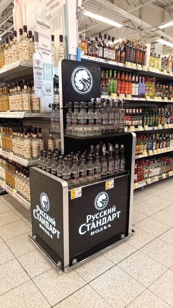 Рекламная стойка для банка РУССКИЙ СТАНДАРТ